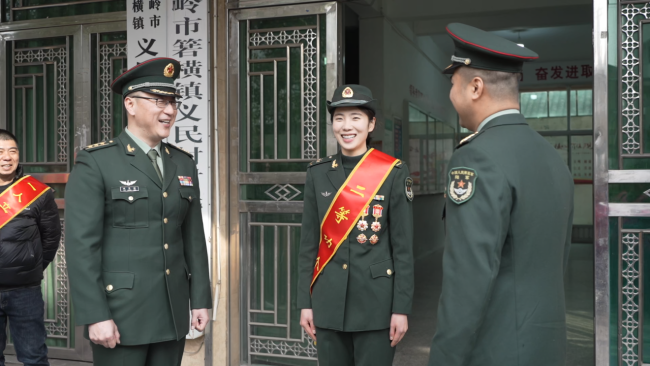 00后现役女军人荣立二等功，家乡之光，军魂耀我心