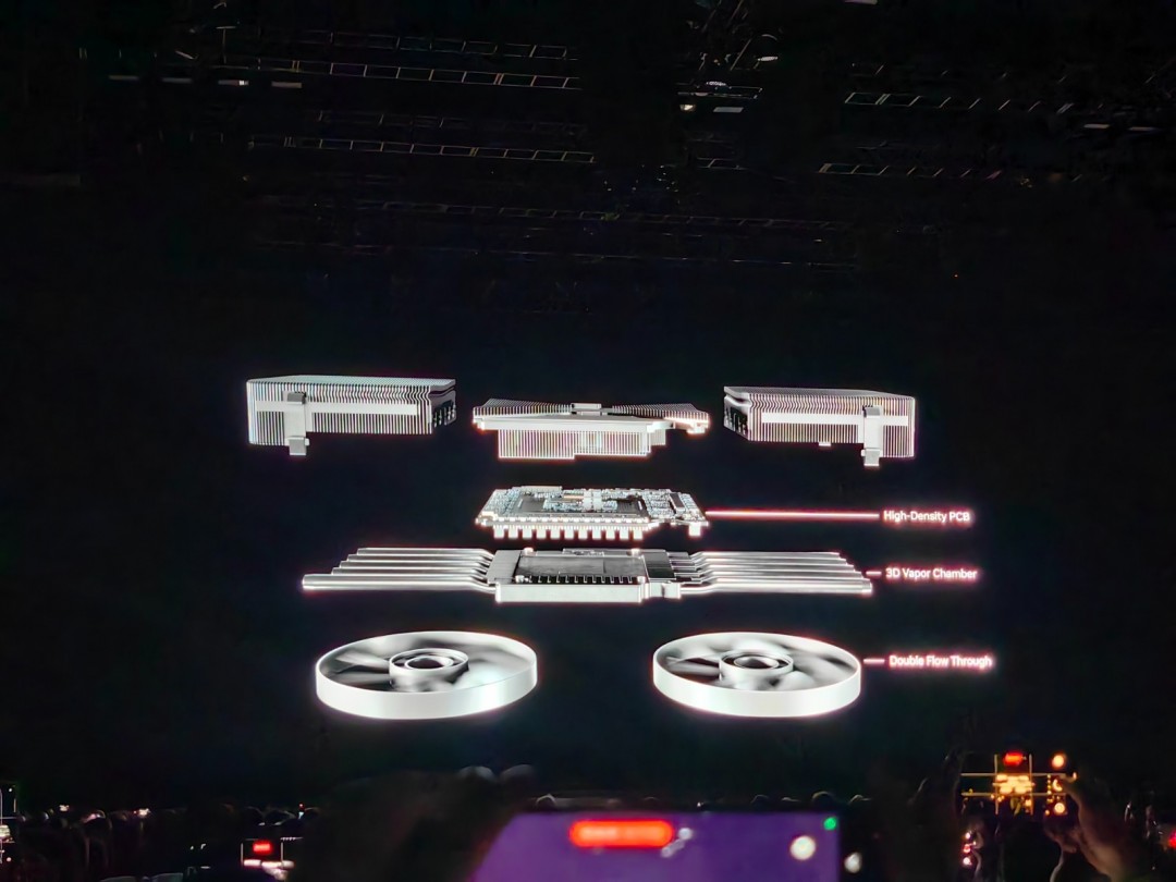 RTX 5090 公版卡:采用创新液态金属散热,机身超薄,仅需 2 个插槽空间