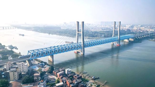 铁路节前春运车票发售高峰：热门方向余票查询