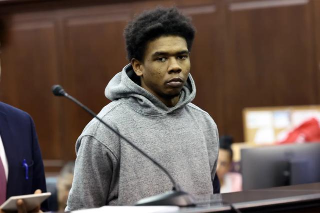 男子将陌生人推下 美国地铁站随机暴力事件