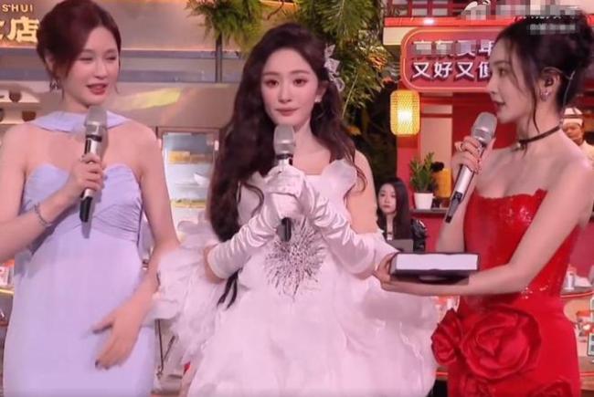 何炅与汪涵跨年感冒 状况频出的跨年晚会