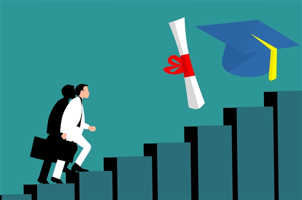 AI回答养育小孩到大学毕业要多少钱上热搜:约需68万